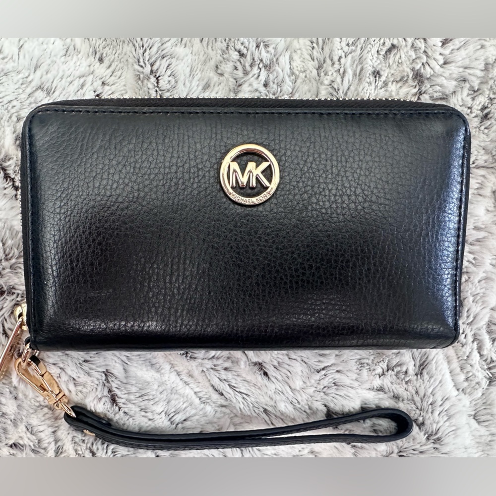 Michael Kors Black Leather Zip-Around Wristlet